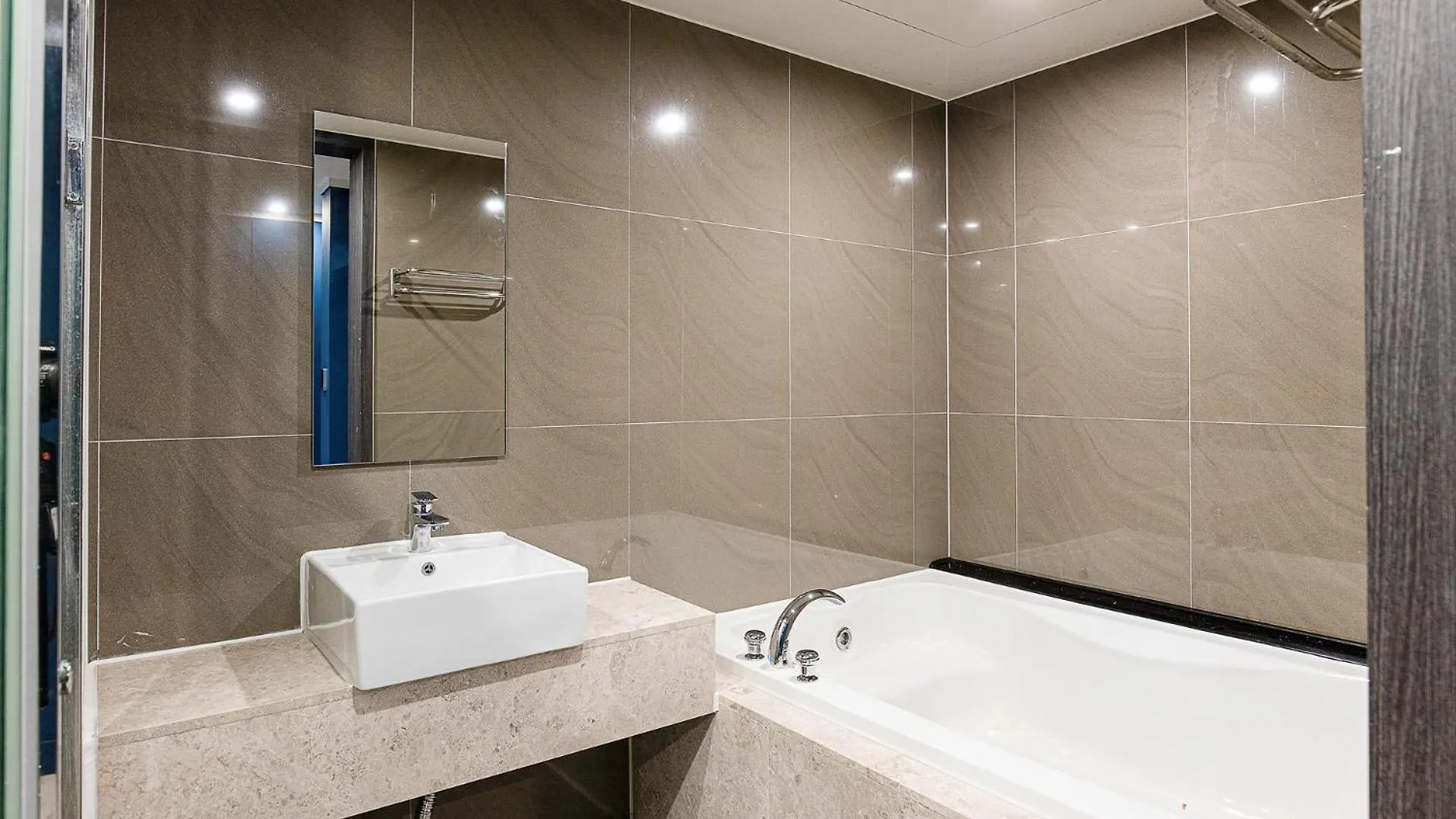 ***  Incheon Airport Hotel The One Korsel