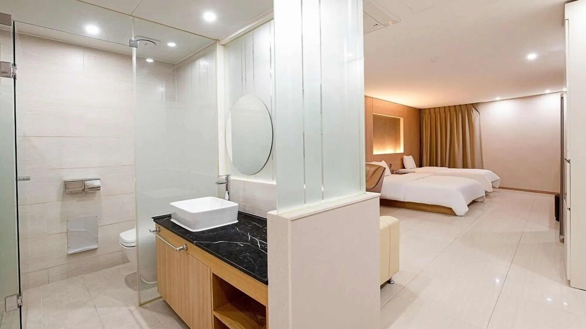 Incheon Airport Hotel The One 3*,