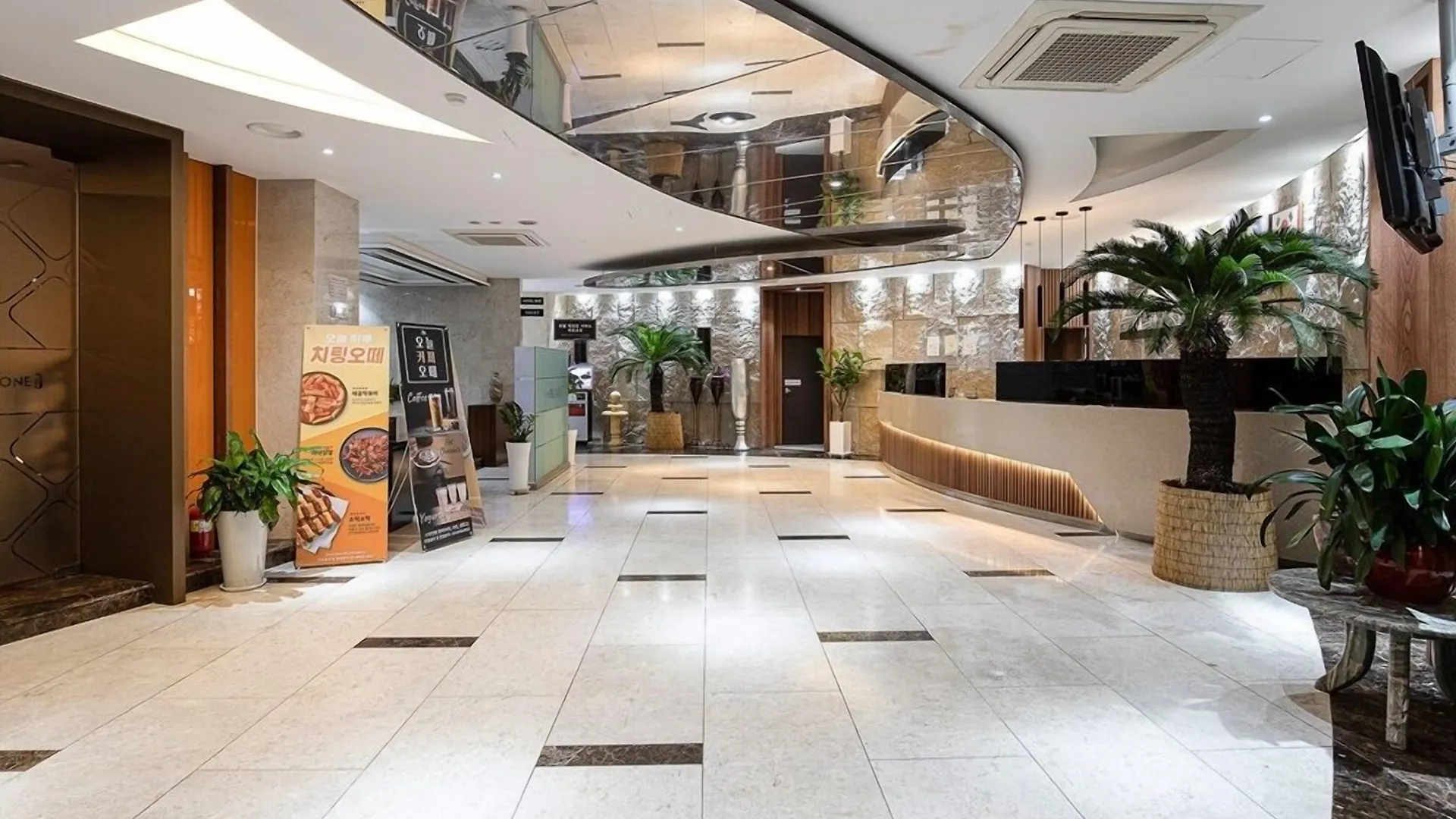 Incheon Airport Hotel The One 3*,