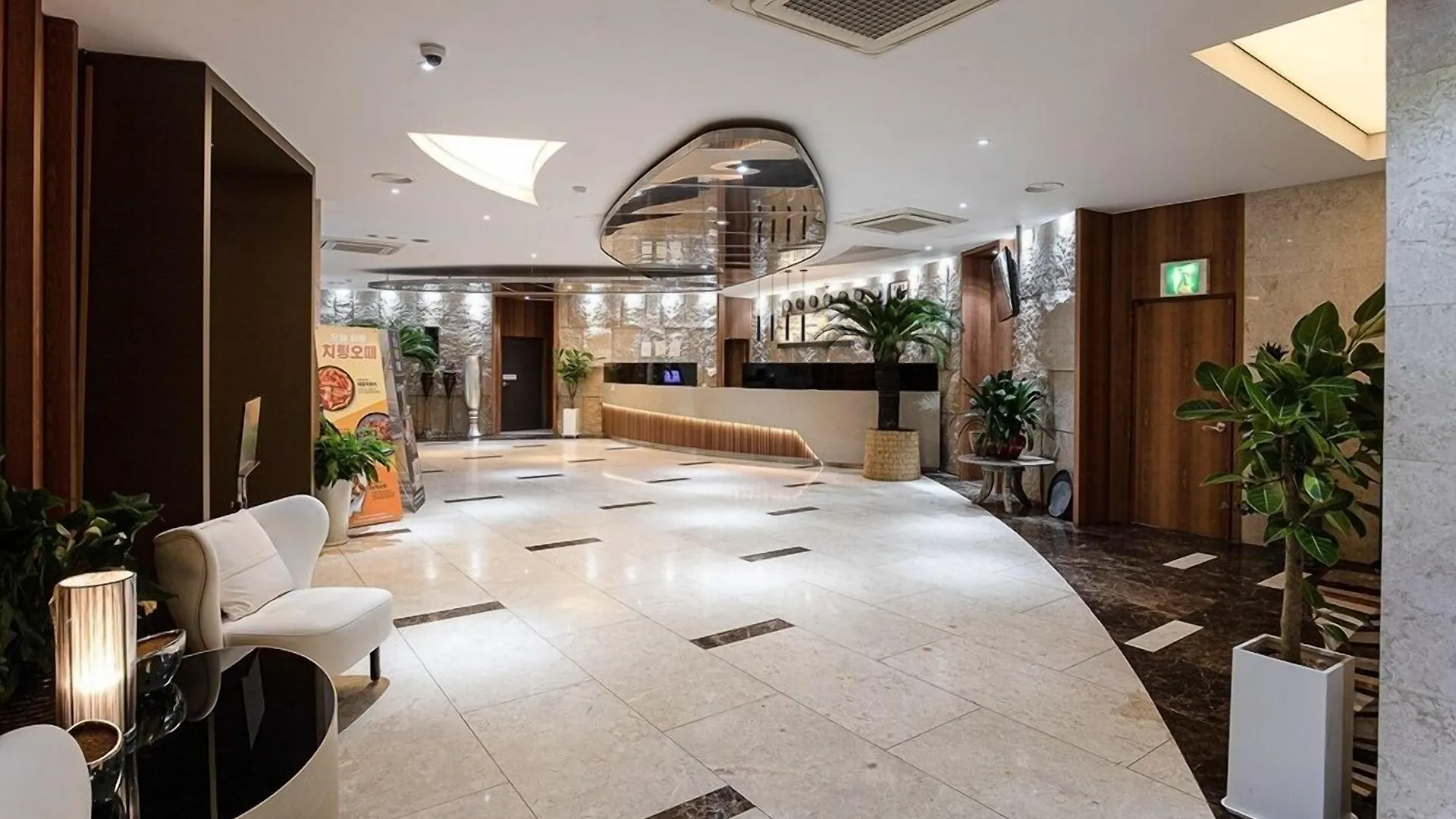 Incheon Airport Hotel The One 3*,  韓国